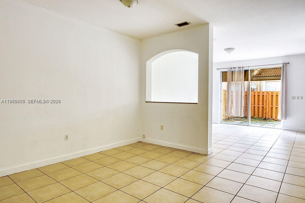 KENDALL BREEZE - Residential Lease