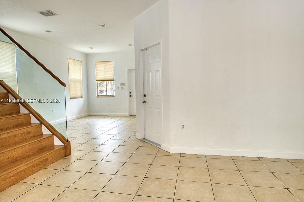 KENDALL BREEZE - Residential Lease