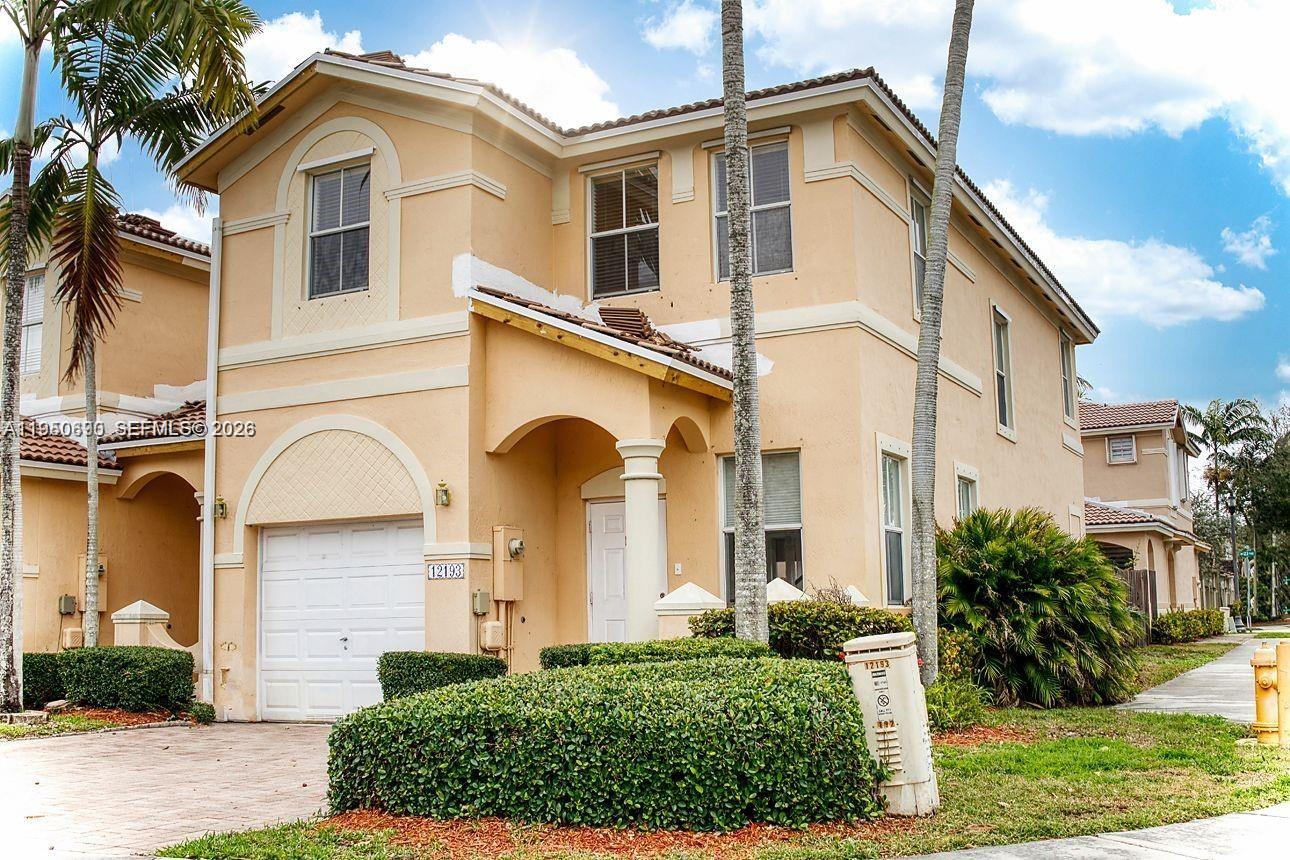 KENDALL BREEZE - Residential Lease