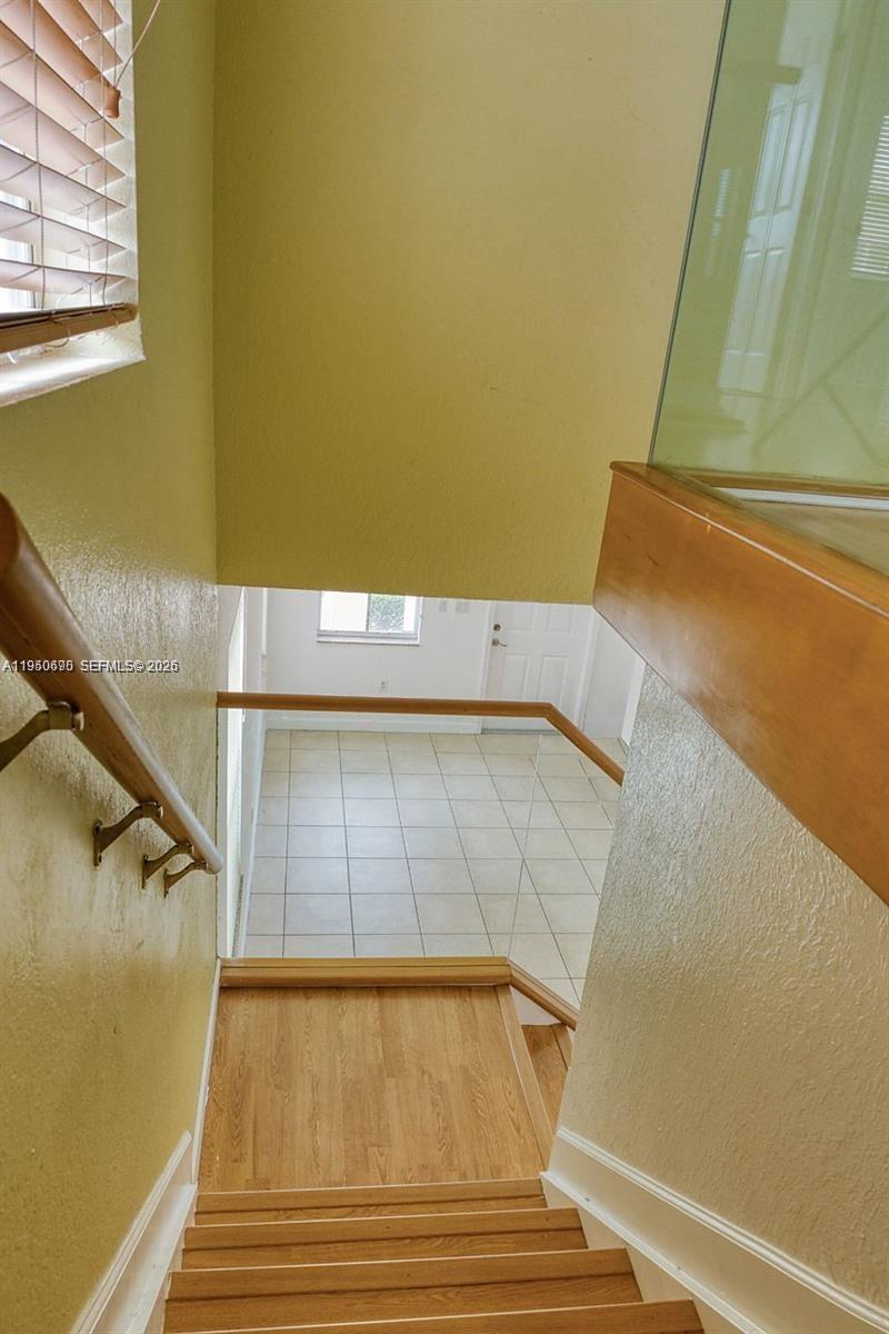 KENDALL BREEZE - Residential Lease