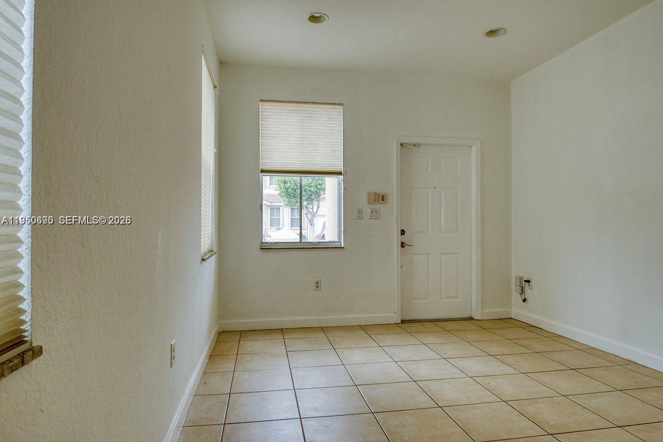 KENDALL BREEZE - Residential Lease