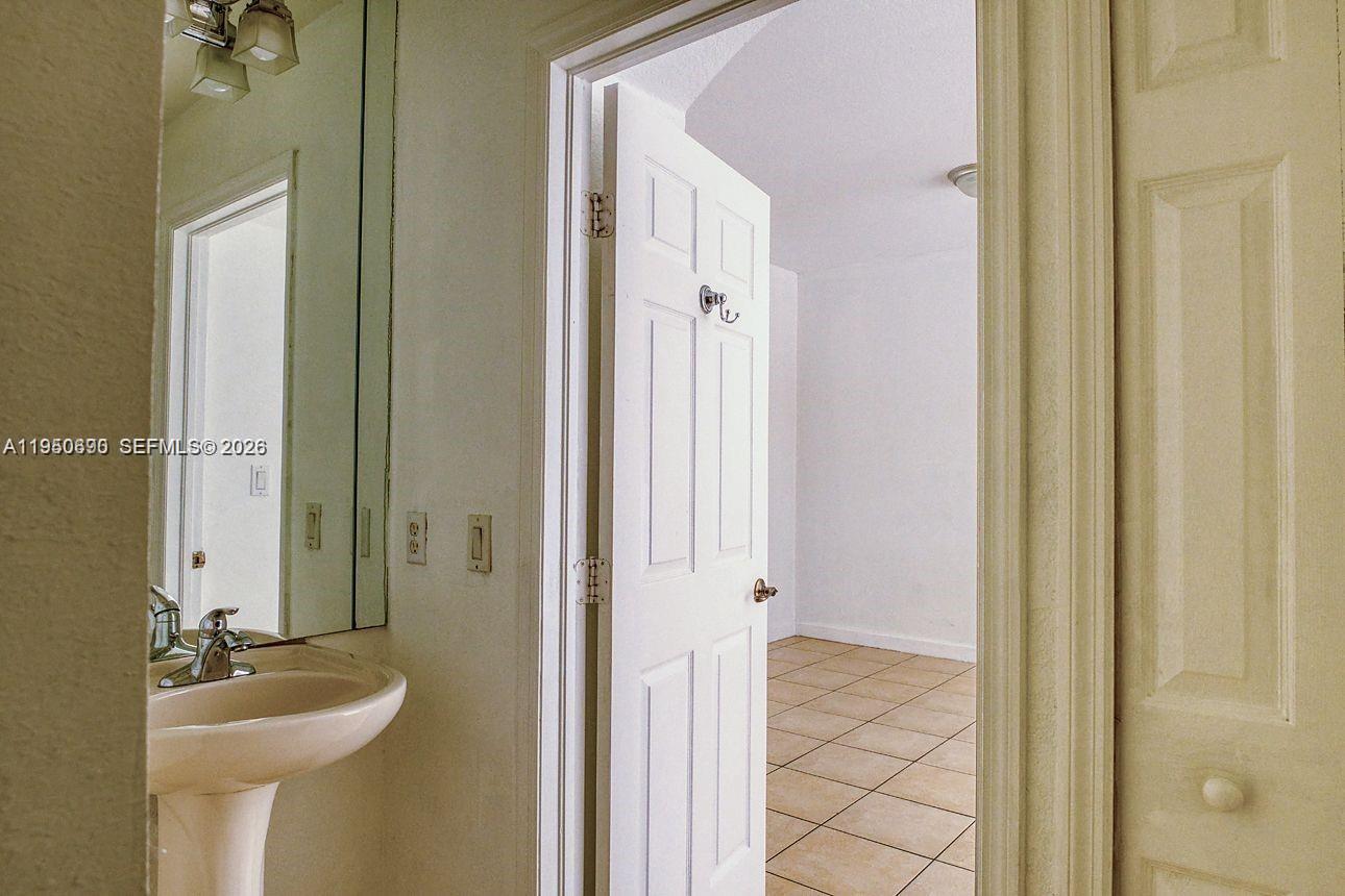 KENDALL BREEZE - Residential Lease