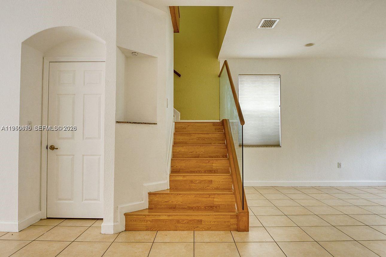 KENDALL BREEZE - Residential Lease