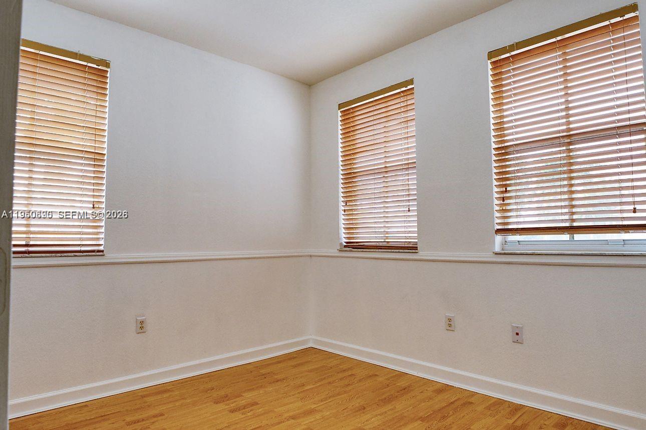 KENDALL BREEZE - Residential Lease