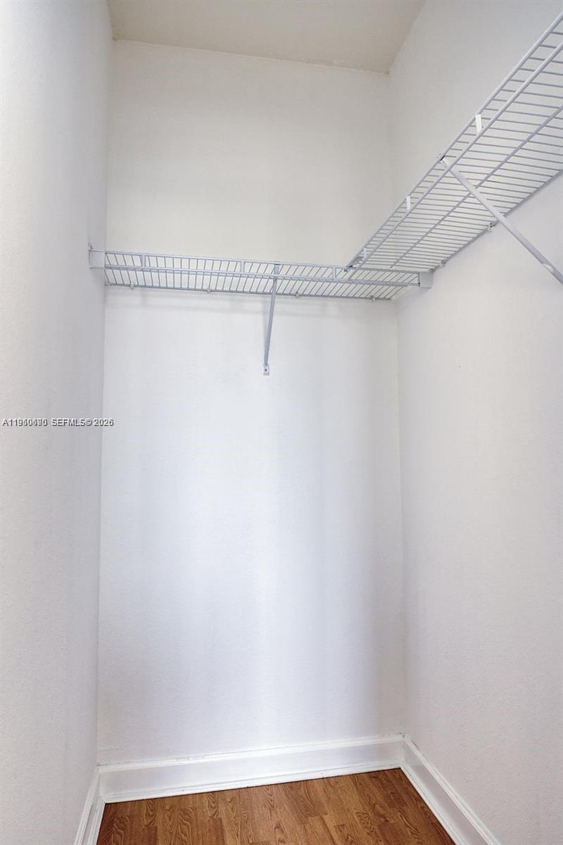 KENDALL BREEZE - Residential Lease