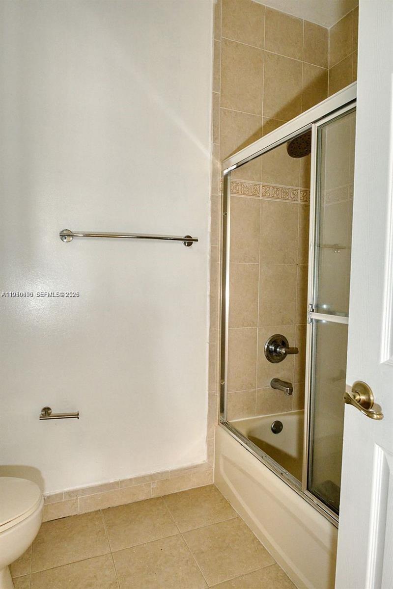 KENDALL BREEZE - Residential Lease