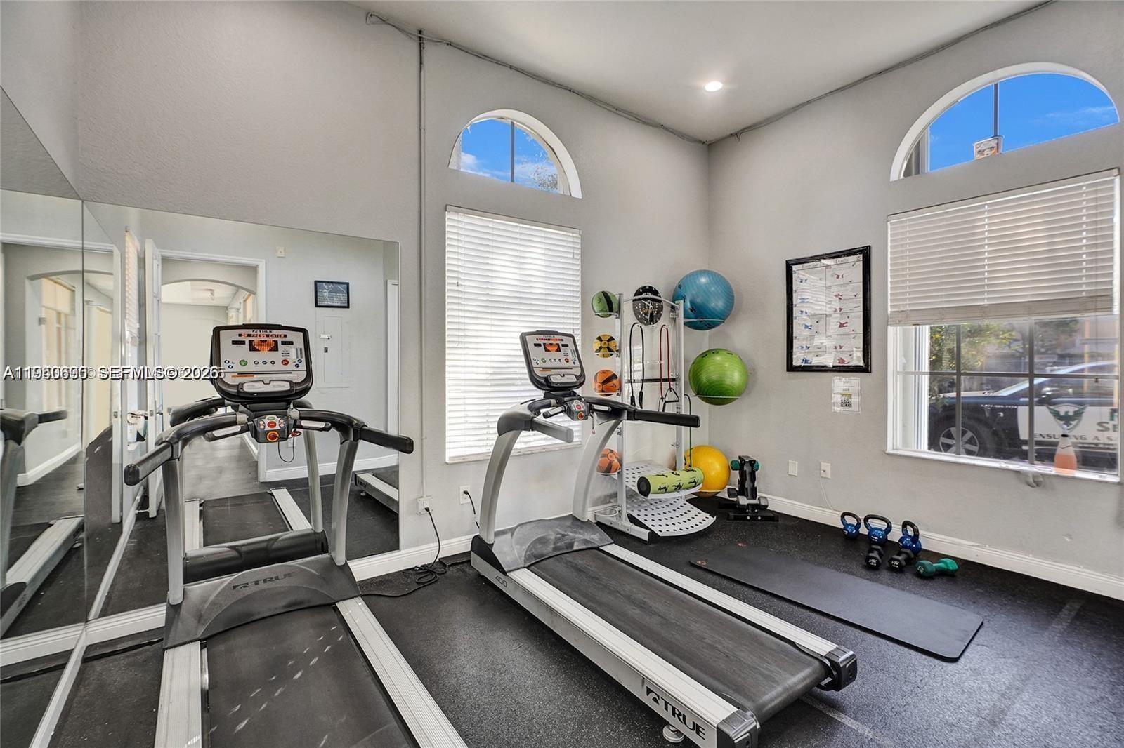 KENDALL BREEZE - Residential Lease