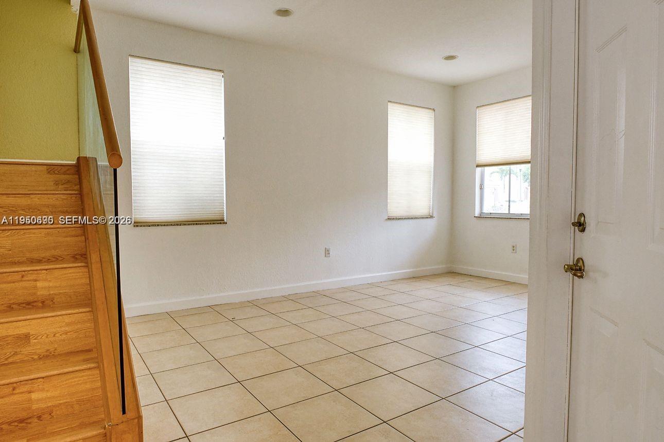 KENDALL BREEZE - Residential Lease