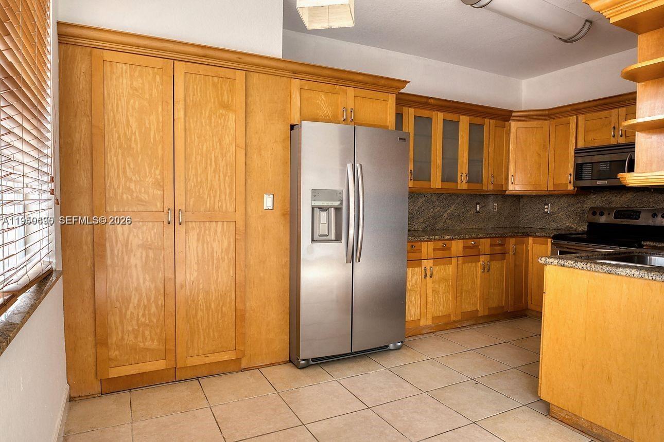 KENDALL BREEZE - Residential Lease