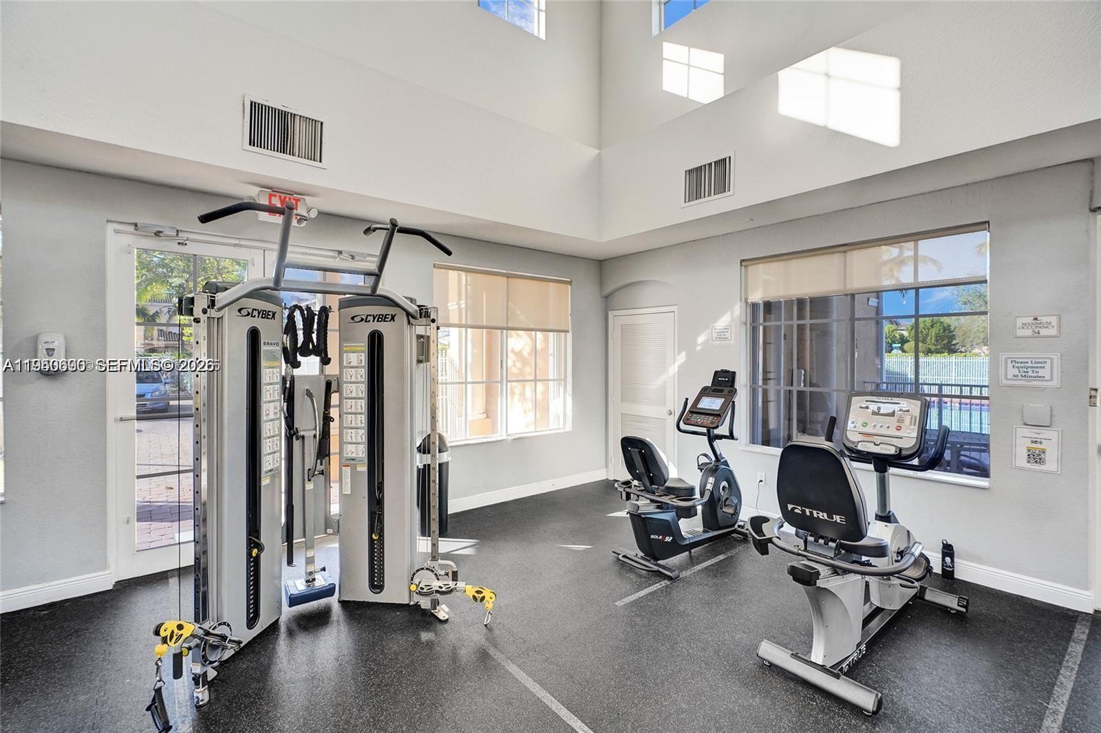 KENDALL BREEZE - Residential Lease