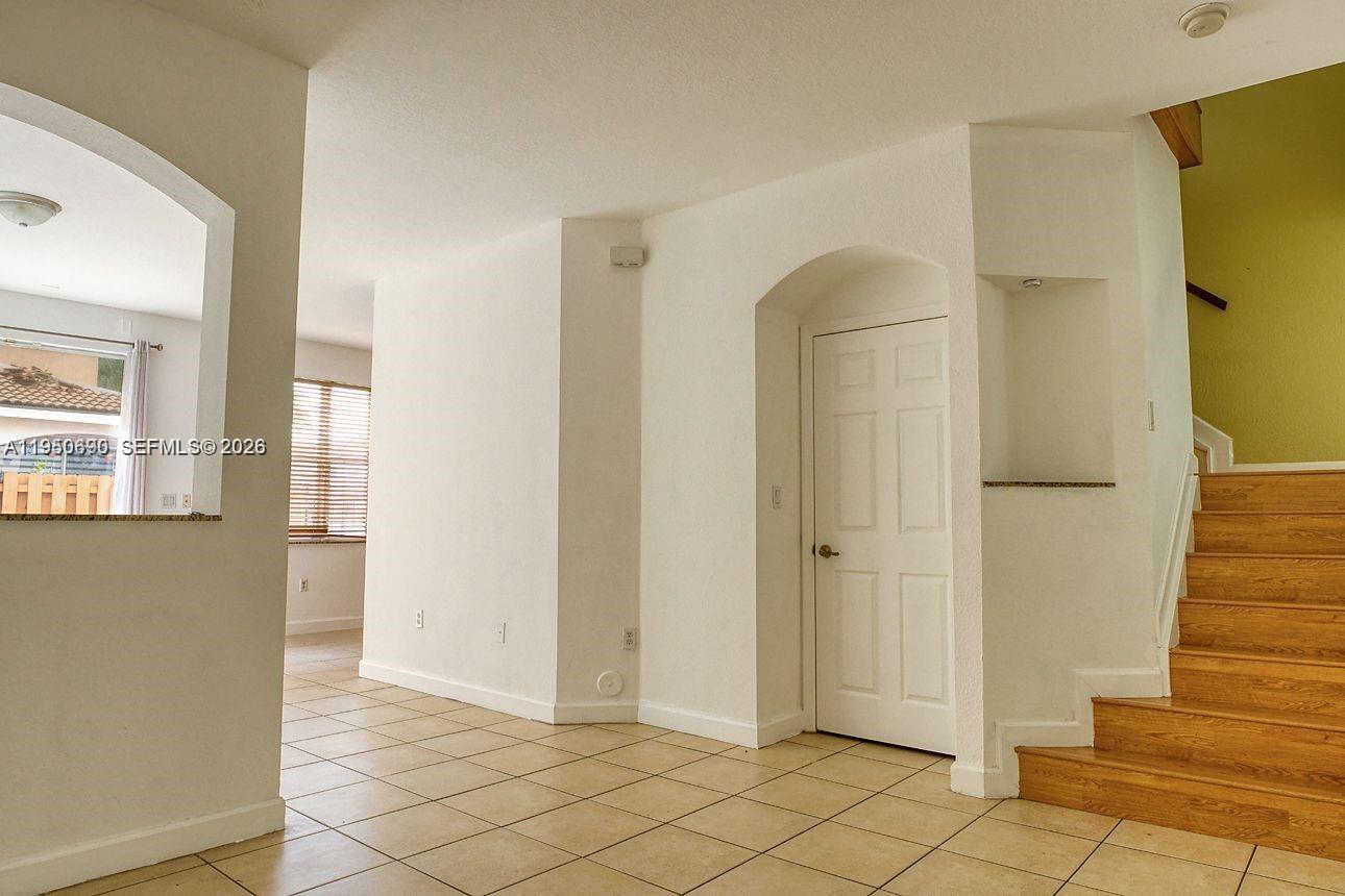 KENDALL BREEZE - Residential Lease