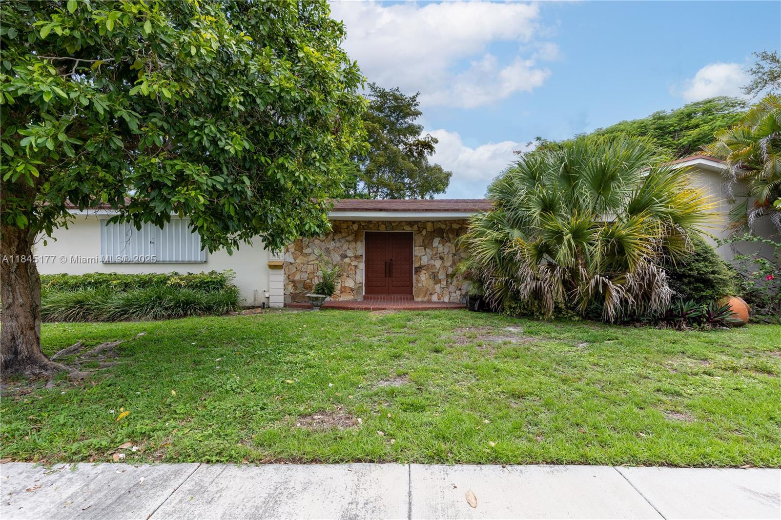 Prime Location across the street from Glen Galloway community of multi-million dollar homes. House is in need of some love and updated details. Priced to sell. Perfect for a young family or couple just starting off.
