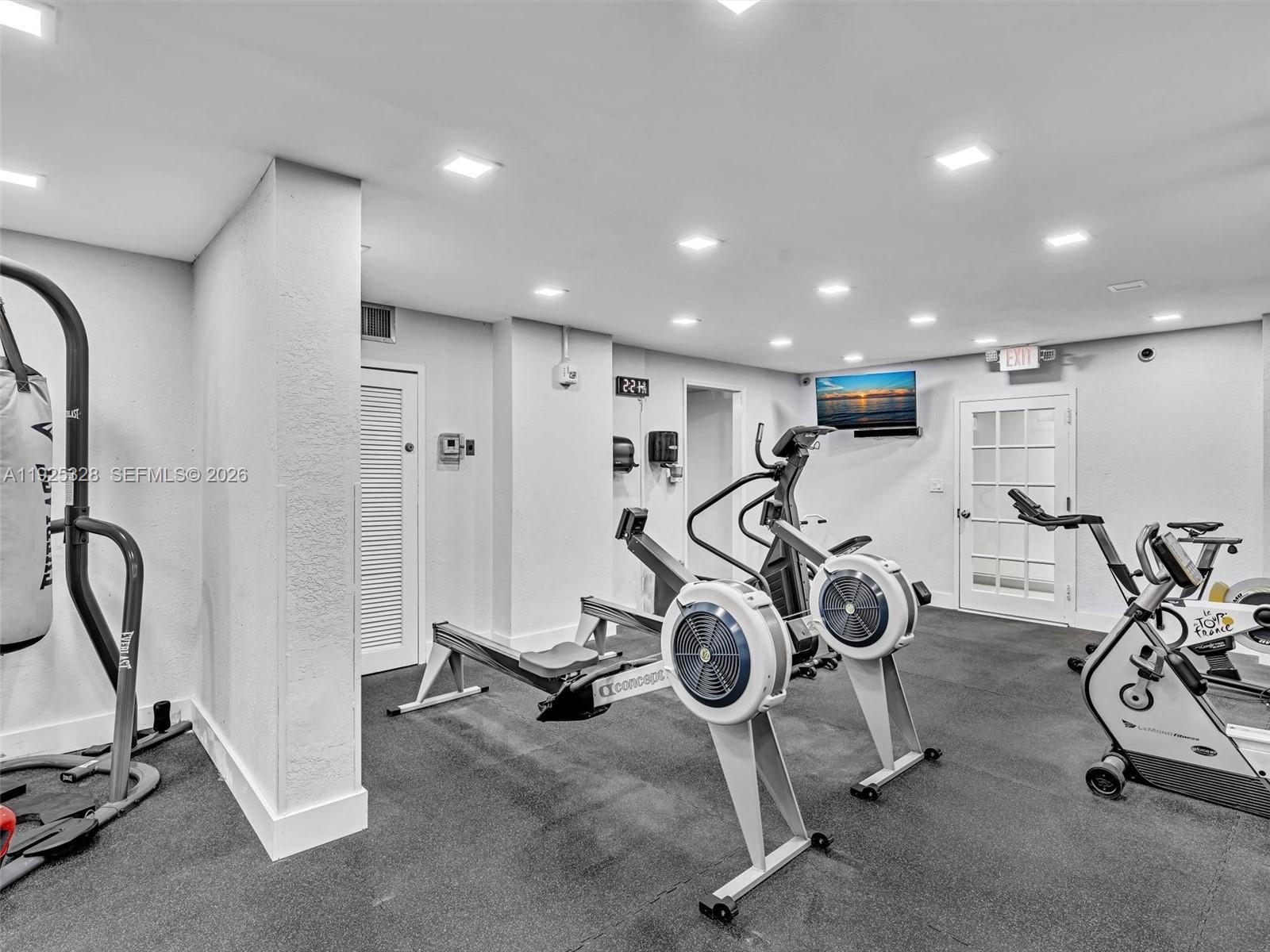 WINSTON TOWER 300 CONDO - Residential