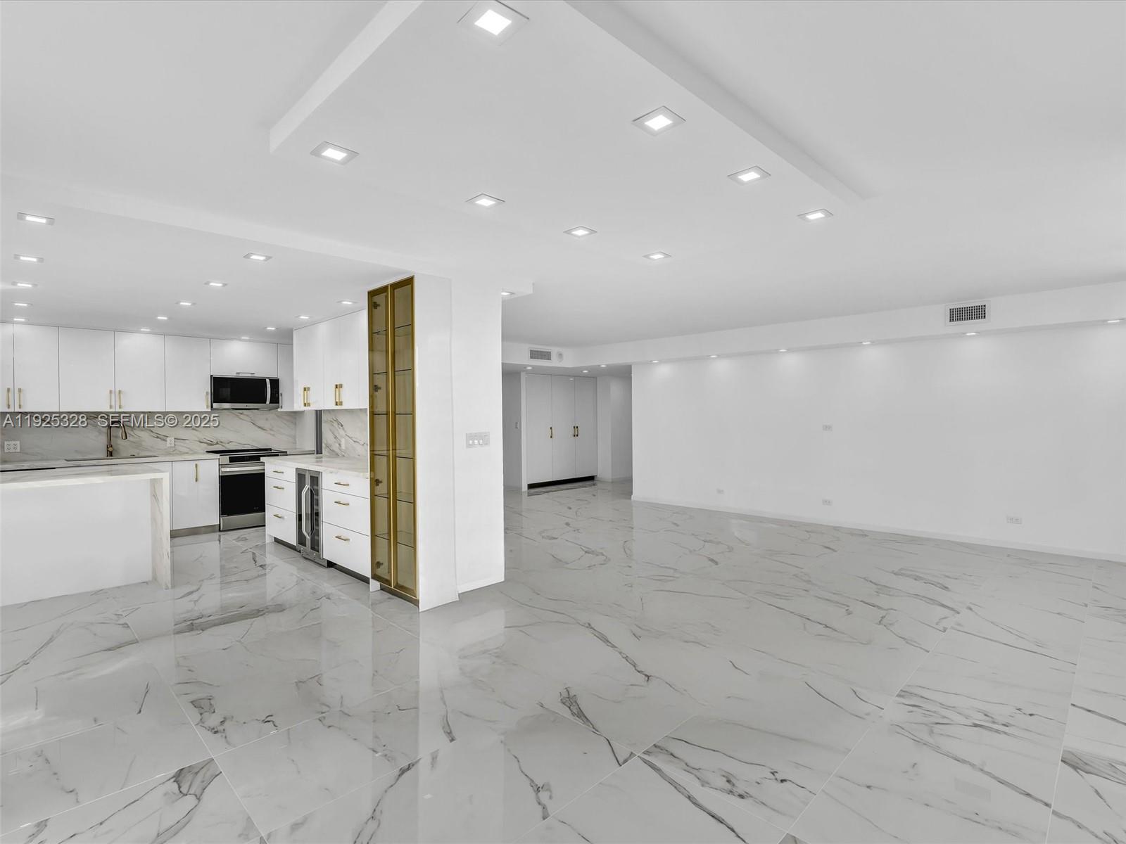 WINSTON TOWER 300 CONDO - Residential