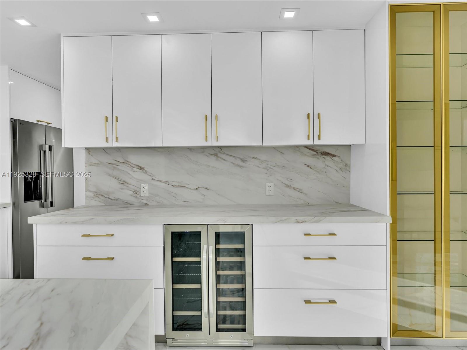 WINSTON TOWER 300 CONDO - Residential