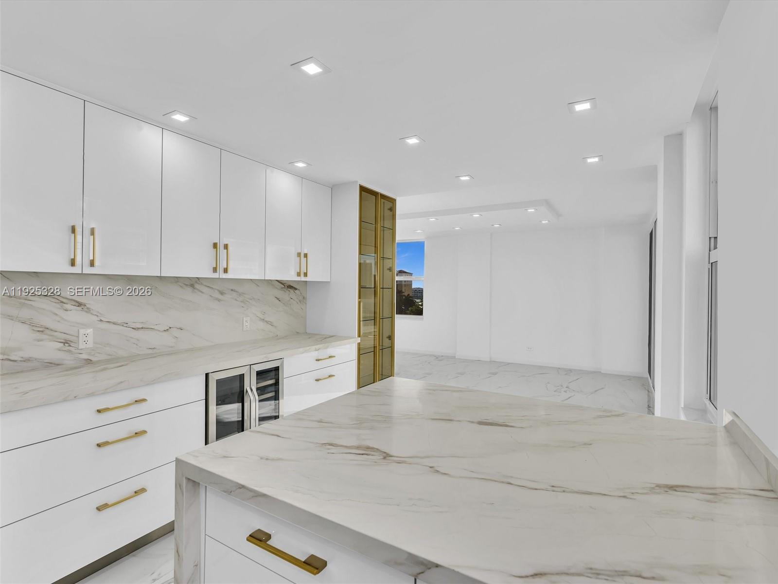 WINSTON TOWER 300 CONDO - Residential