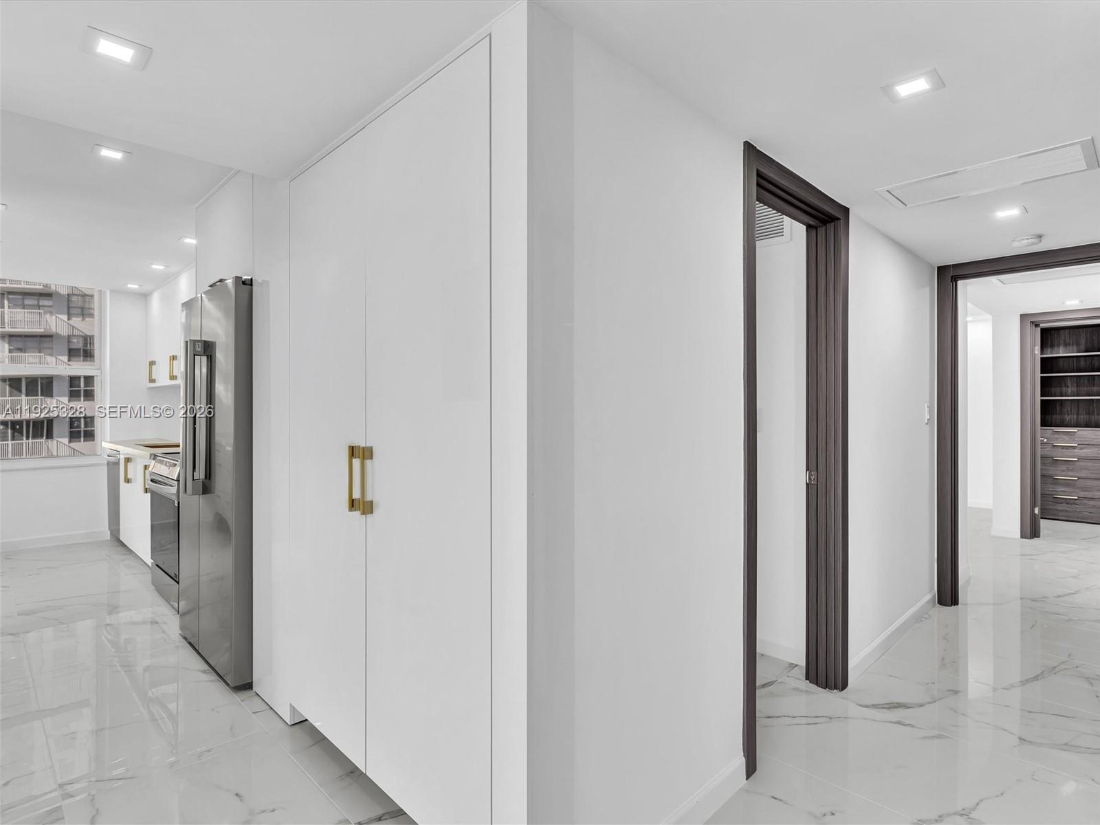 WINSTON TOWER 300 CONDO - Residential