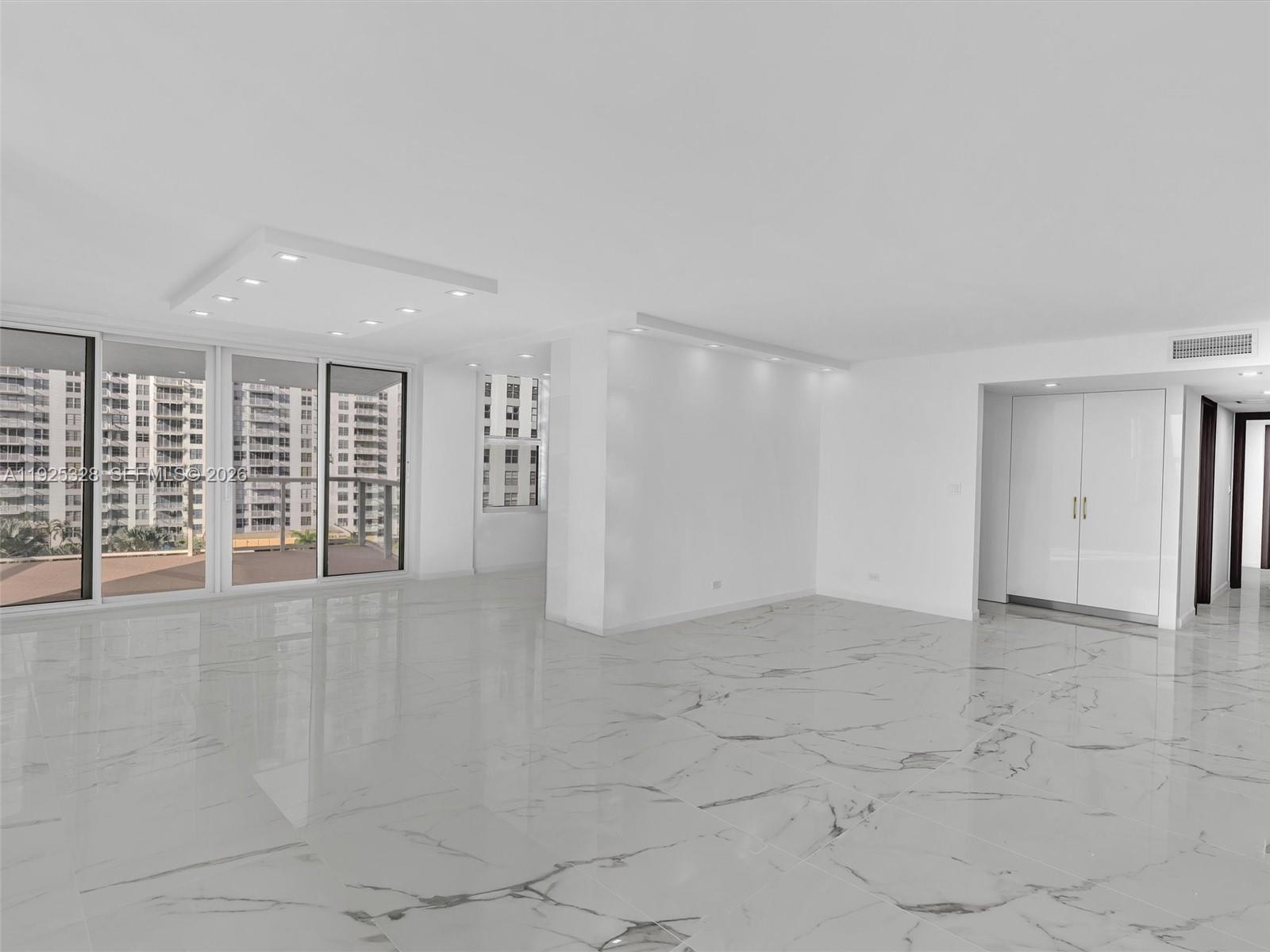 WINSTON TOWER 300 CONDO - Residential