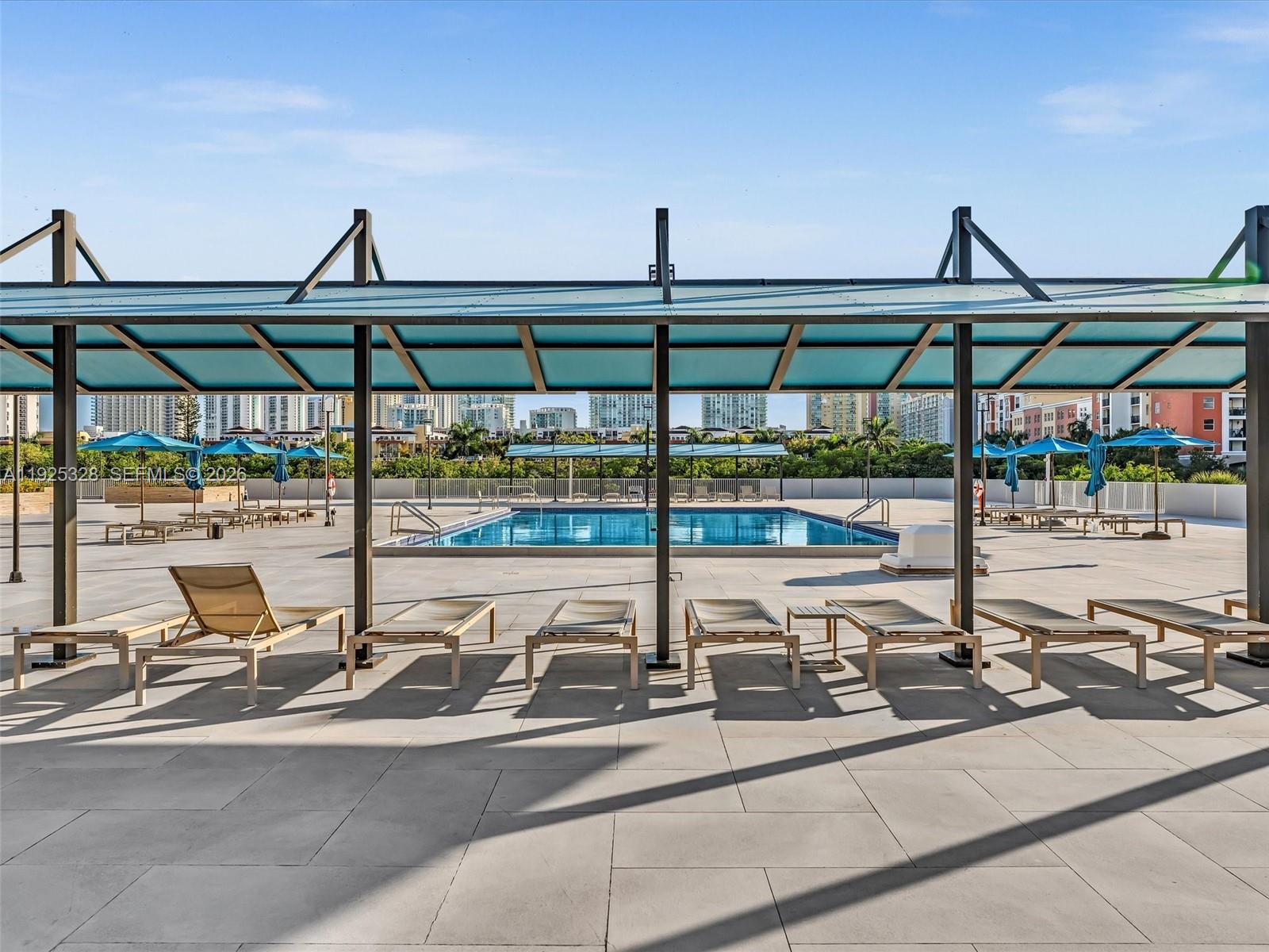 WINSTON TOWER 300 CONDO - Residential