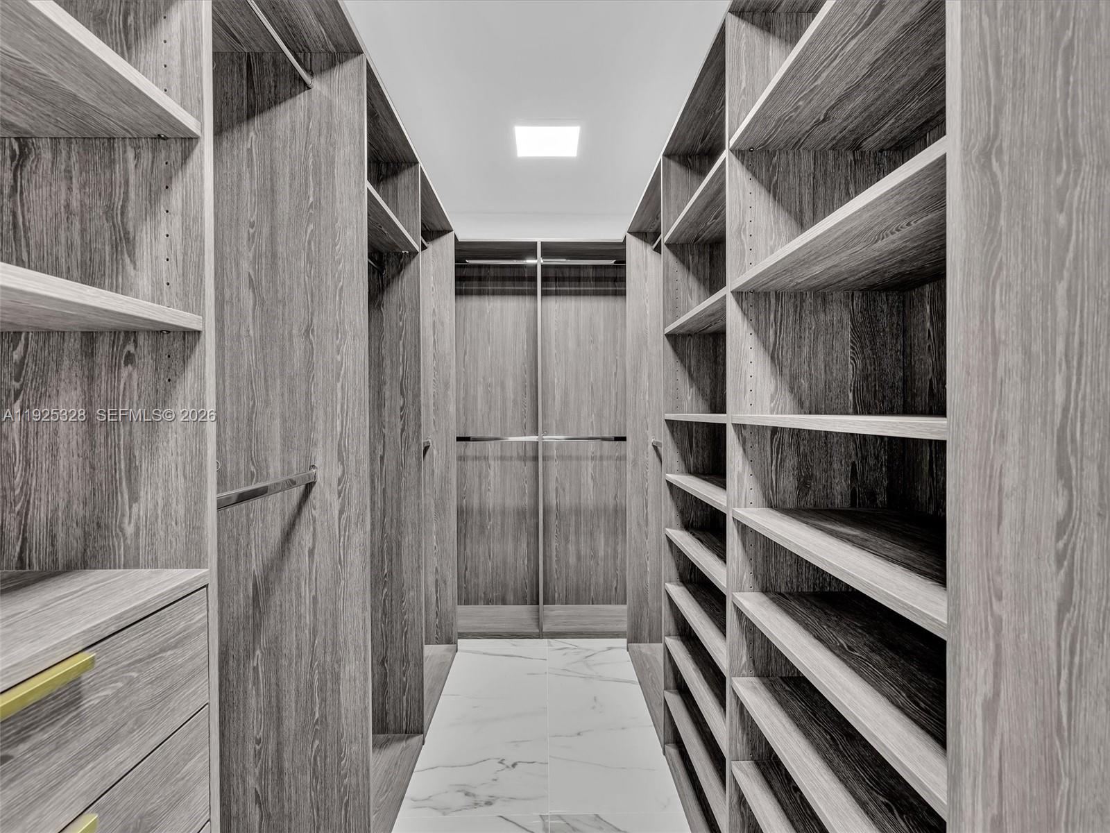 WINSTON TOWER 300 CONDO - Residential