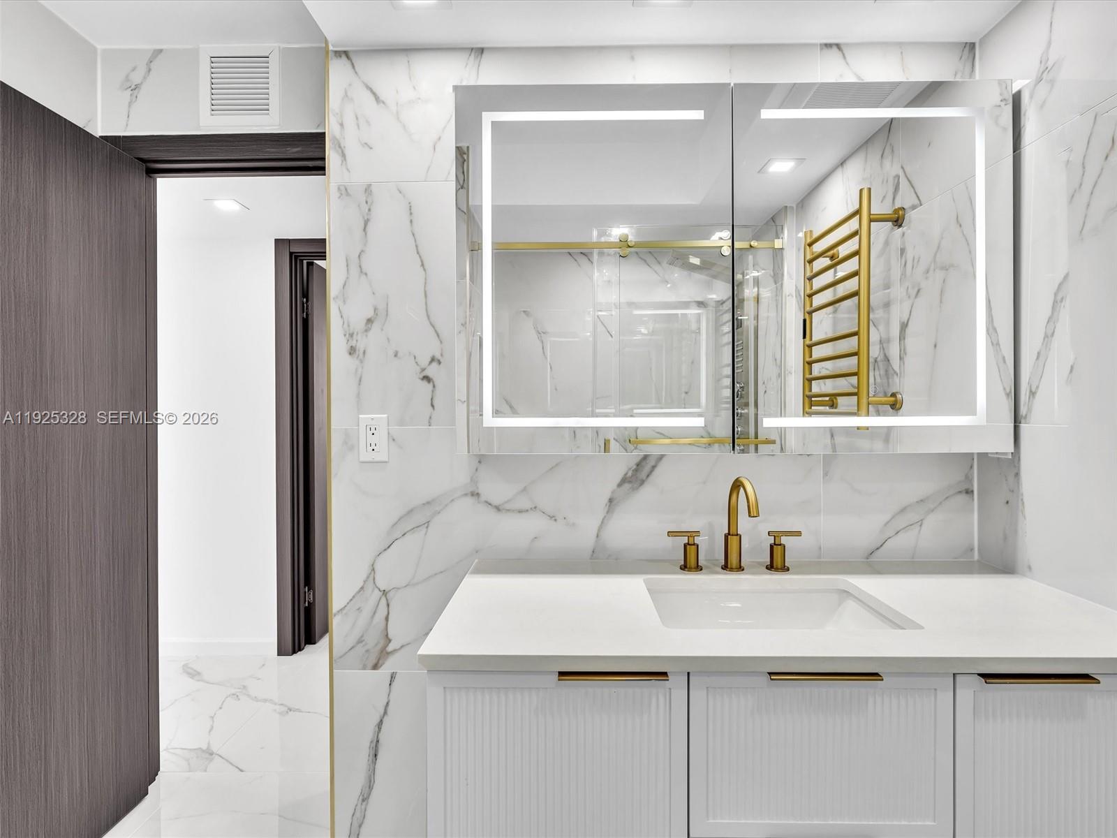 WINSTON TOWER 300 CONDO - Residential