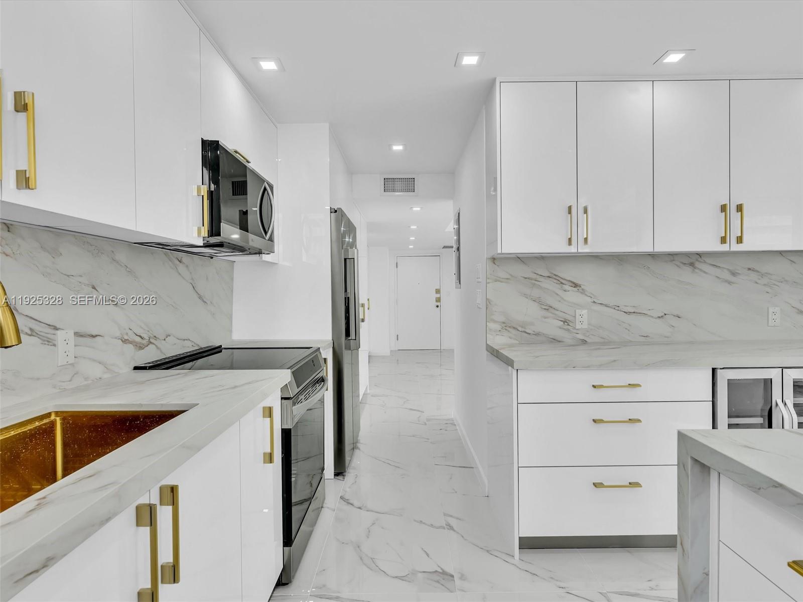 WINSTON TOWER 300 CONDO - Residential