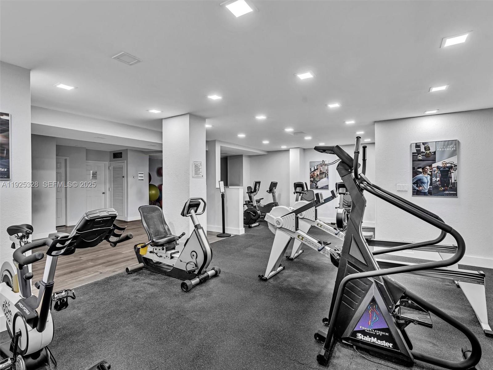 WINSTON TOWER 300 CONDO - Residential