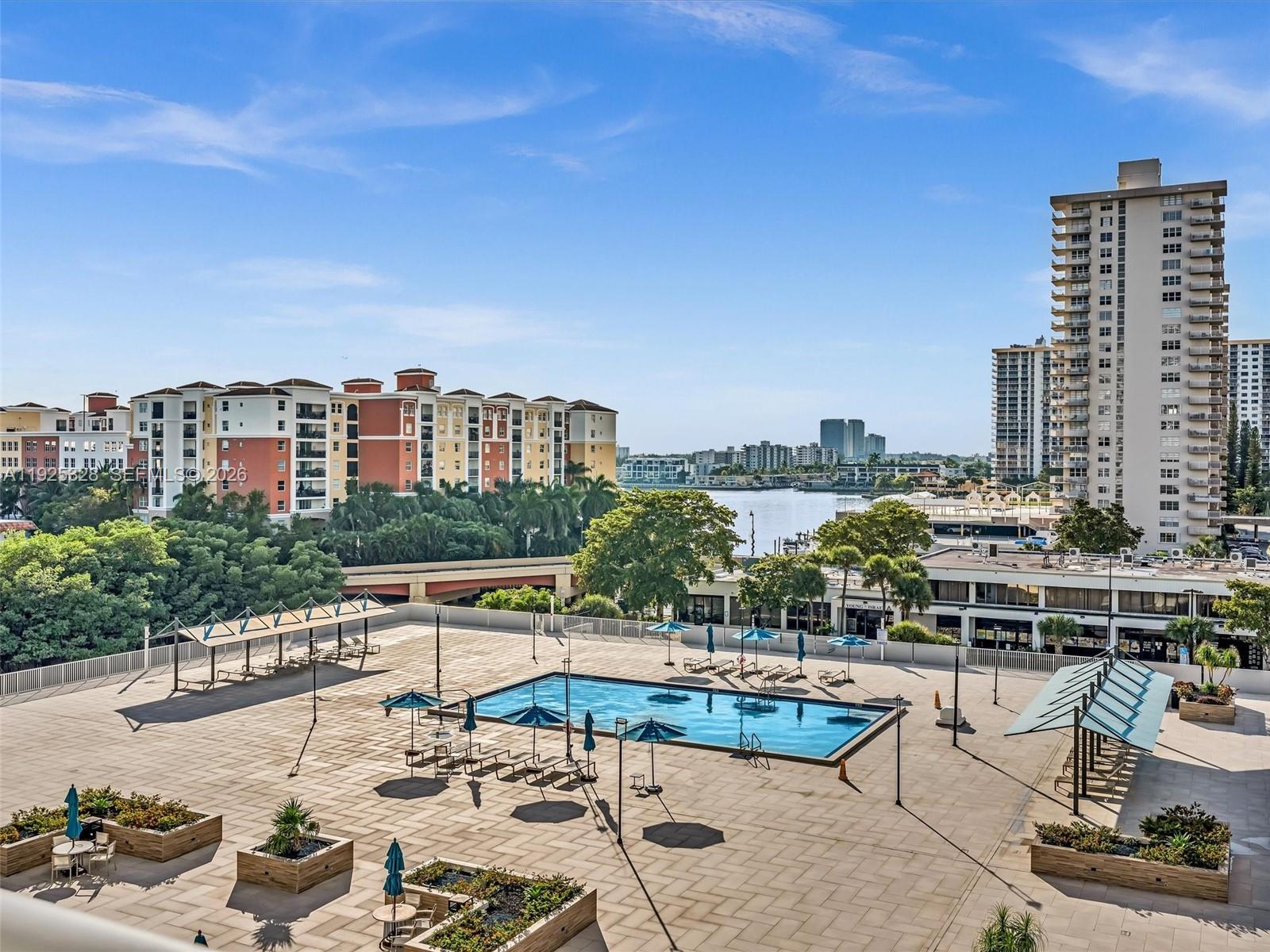 WINSTON TOWER 300 CONDO - Residential