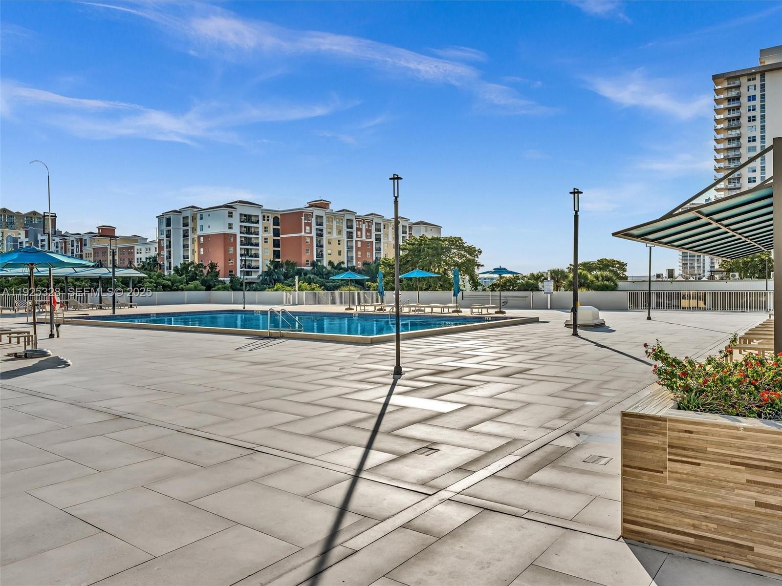 WINSTON TOWER 300 CONDO - Residential