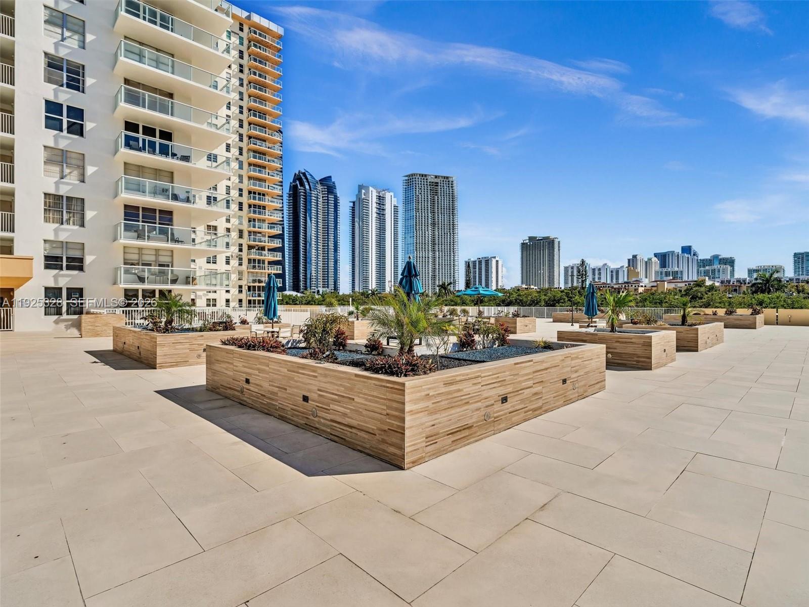 WINSTON TOWER 300 CONDO - Residential