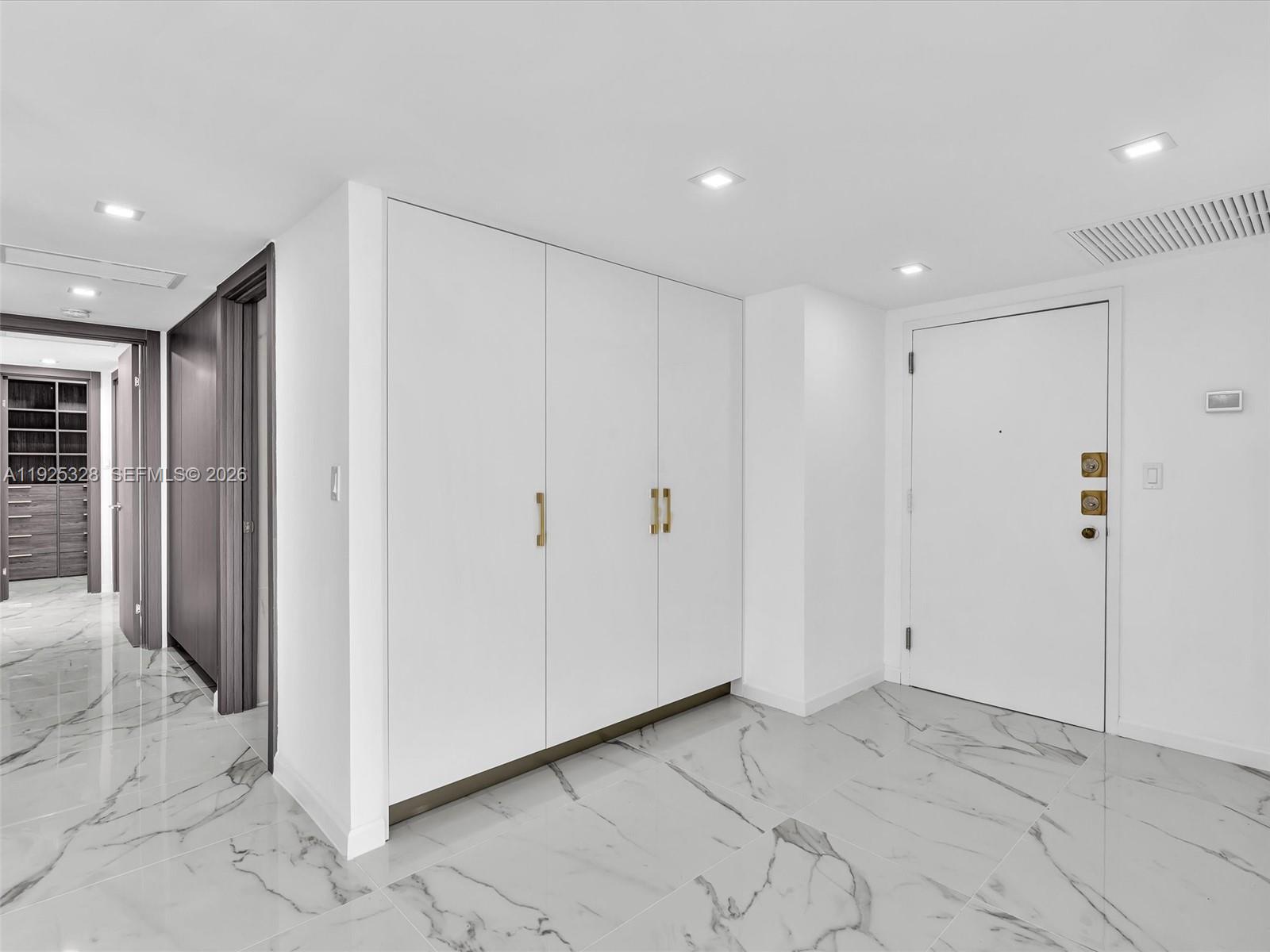 WINSTON TOWER 300 CONDO - Residential