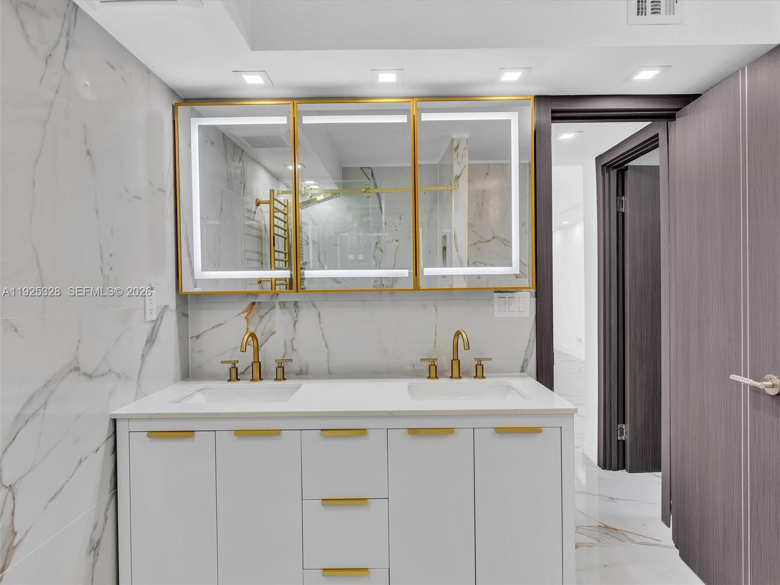 WINSTON TOWER 300 CONDO - Residential