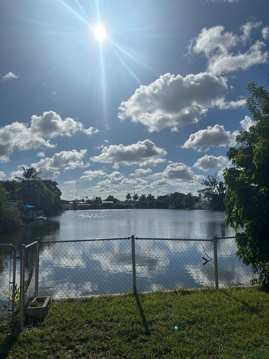 SUNSET LAKE PARK - Residential Lease