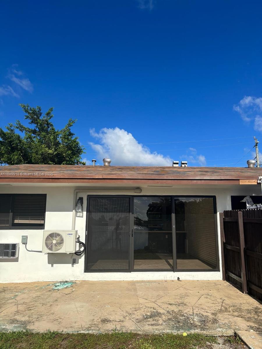 SUNSET LAKE PARK - Residential Lease