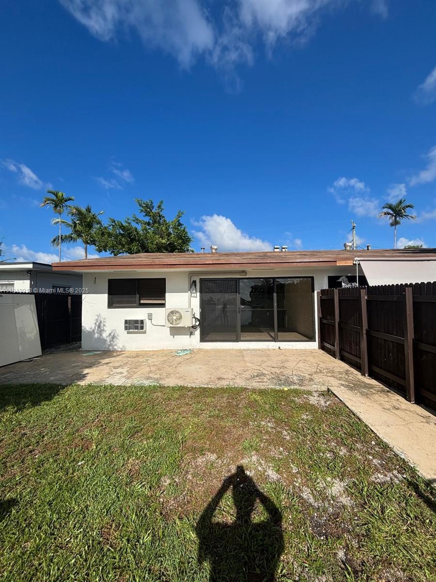 SUNSET LAKE PARK - Residential Lease