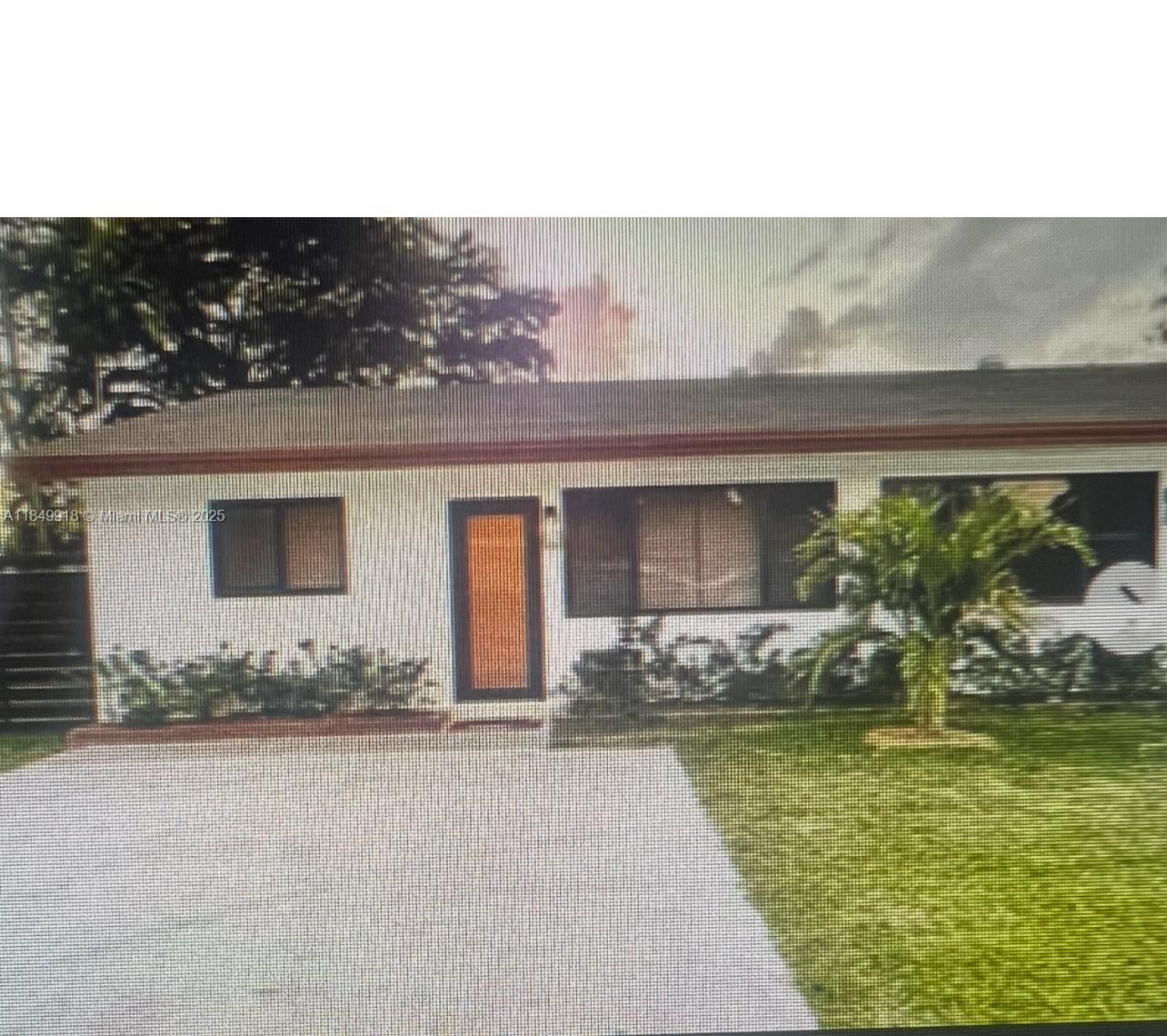 Beautiful 3-Bedroom Unit – Prime Location! Well-maintained 3-bedroom, 1-bath unit featuring a functional layout, in-unit laundry room, and two dedicated parking spaces. Conveniently located just east of I-95, with easy access to Gulfstream Casino, Aventura Mall, shopping, dining, and entertainment. Walking distance to schools and only 10 minutes from the beach. Don’t miss out—schedule your showing today!