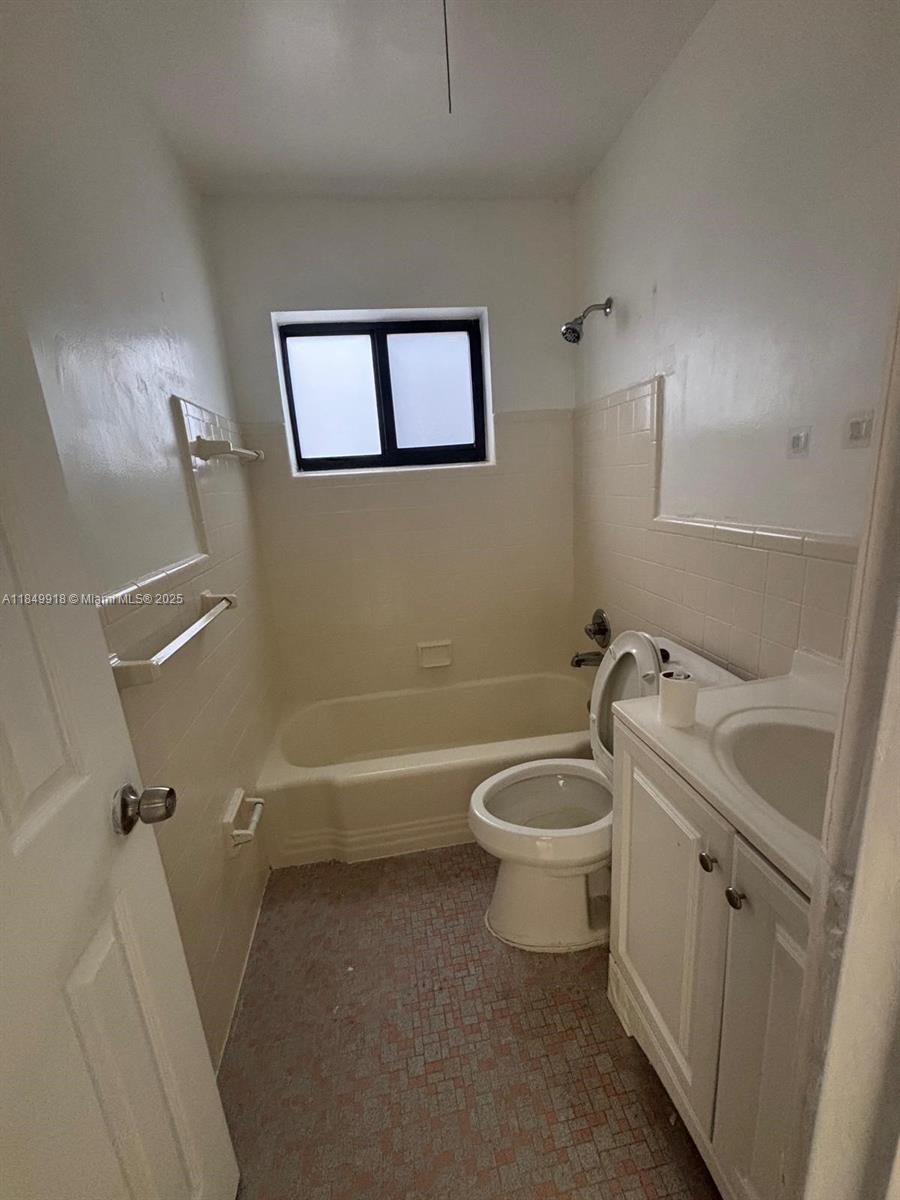 SUNSET LAKE PARK - Residential Lease