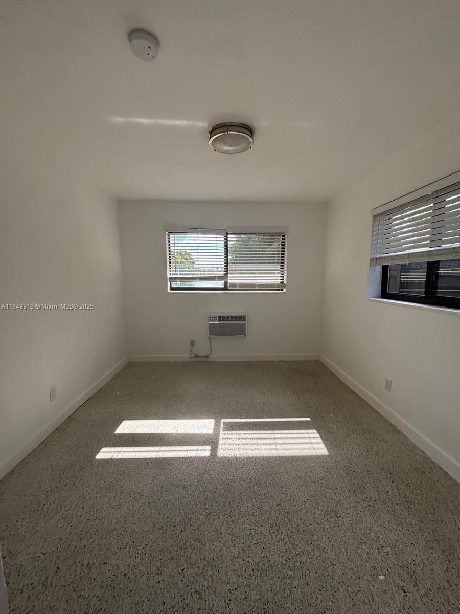 SUNSET LAKE PARK - Residential Lease