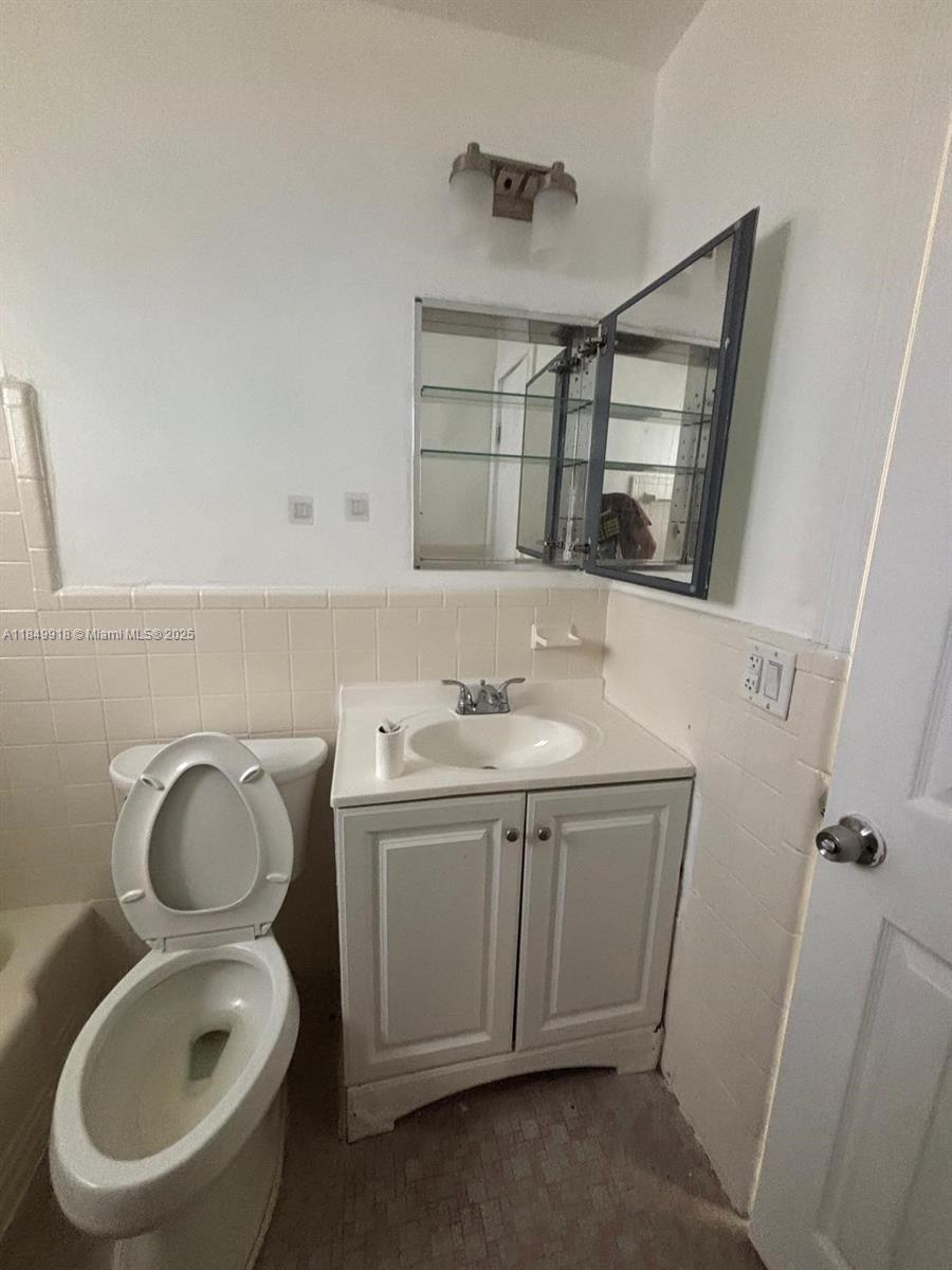 SUNSET LAKE PARK - Residential Lease