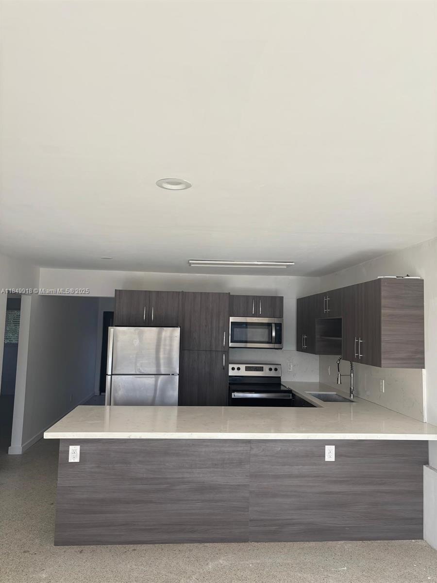 SUNSET LAKE PARK - Residential Lease