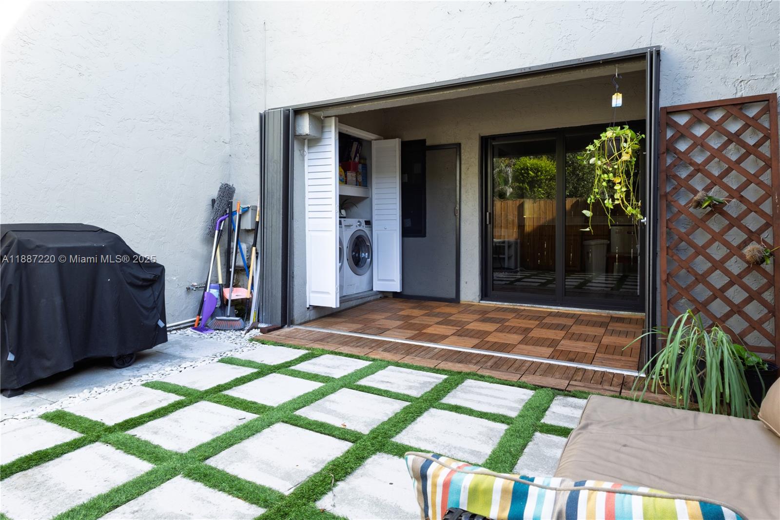 PALM POINT SEC 1 - Residential