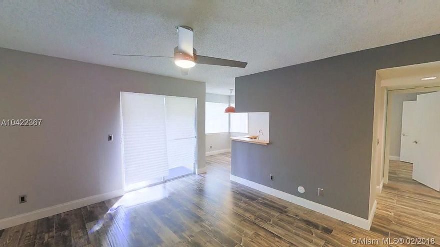 Beautiful 1 bedroom 1 bathroom apartment located close to major highways such as Floridas Turnpike I95 and I75
Close to Pembroke lakes mall centrally located, in unit washer and dryer.