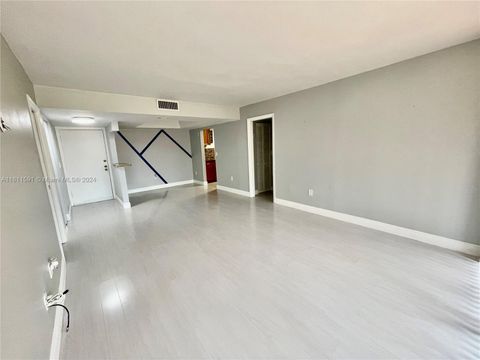 Condominium in Miami FL 10425 112th Ave 7.jpg