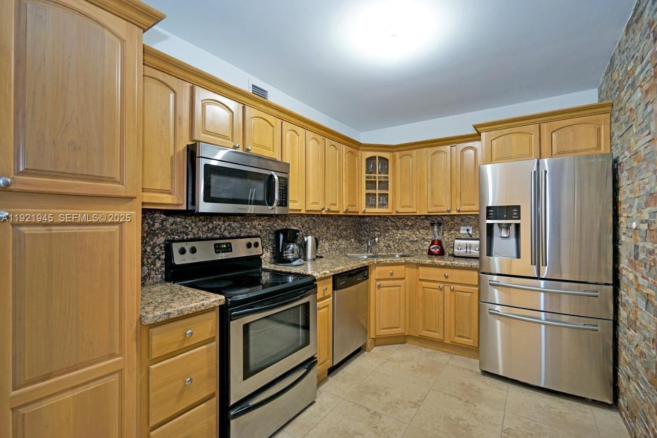 5601 Collins Ave 1516