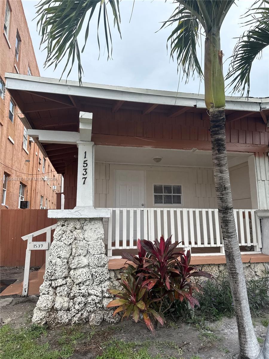 1545 NW 1st St 1537