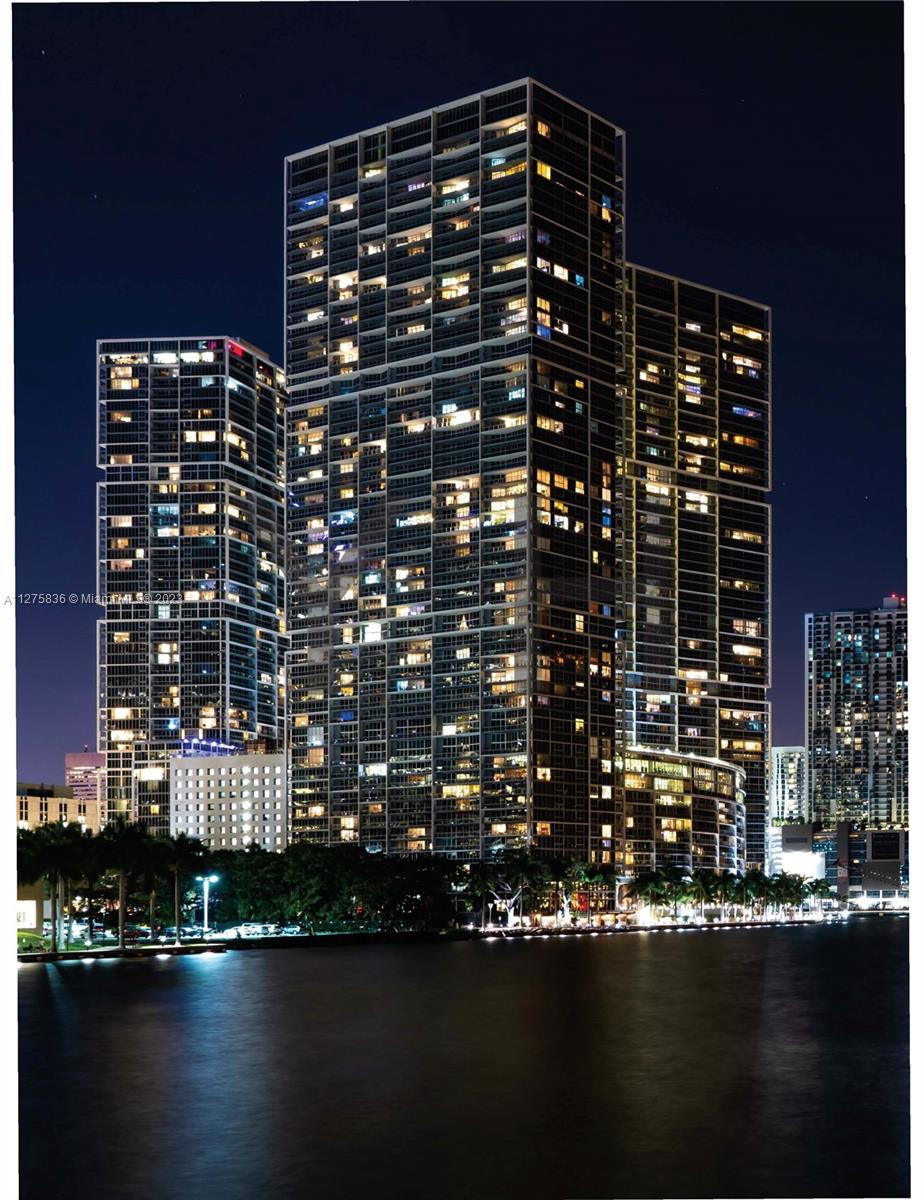 2bed/2bath Corner Unit w/East Facing Bay View in Icon Brickell Tower 2. Unit features floor to ceiling glass, 24 x 24 white porcelain floors, blackout blinds in bedroom. Both Bathrooms have Jacuzzi Jet Tubs!,5 star spa, movie theater, glorious fitness center with classes, yoga, & more; an Olympic pool w/upscale lounging areas, and the world famous restaurants Cipriani and Cantina LA 20,1 parking space included.