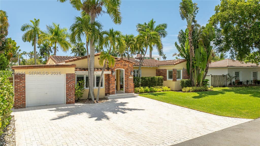 Photo of 330 Coconut Isle Dr, Fort Lauderdale, FL 33301 (MLS # A12059944)