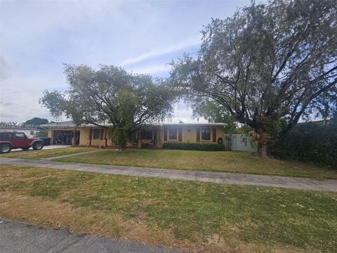 10775 Westwood Lake Dr Miami FL 33165