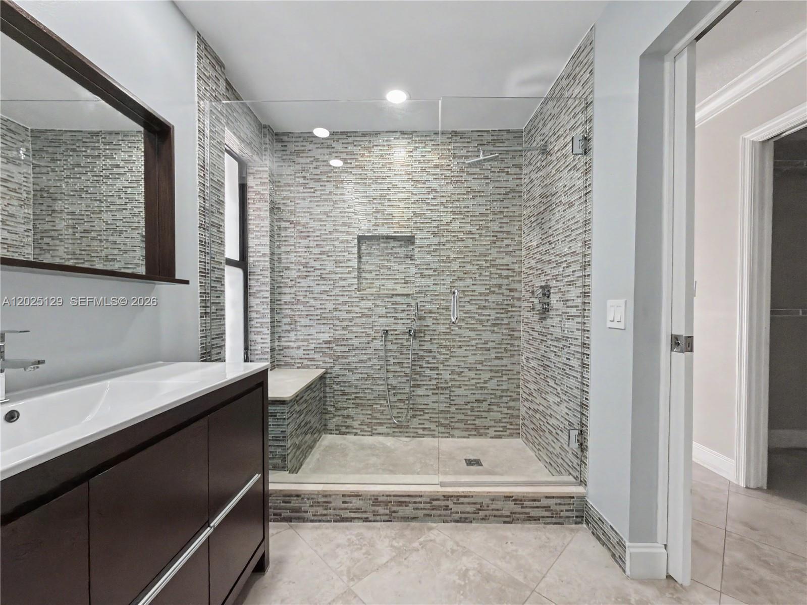 TOWNHOUSES OF EMERALD HIL - Residential