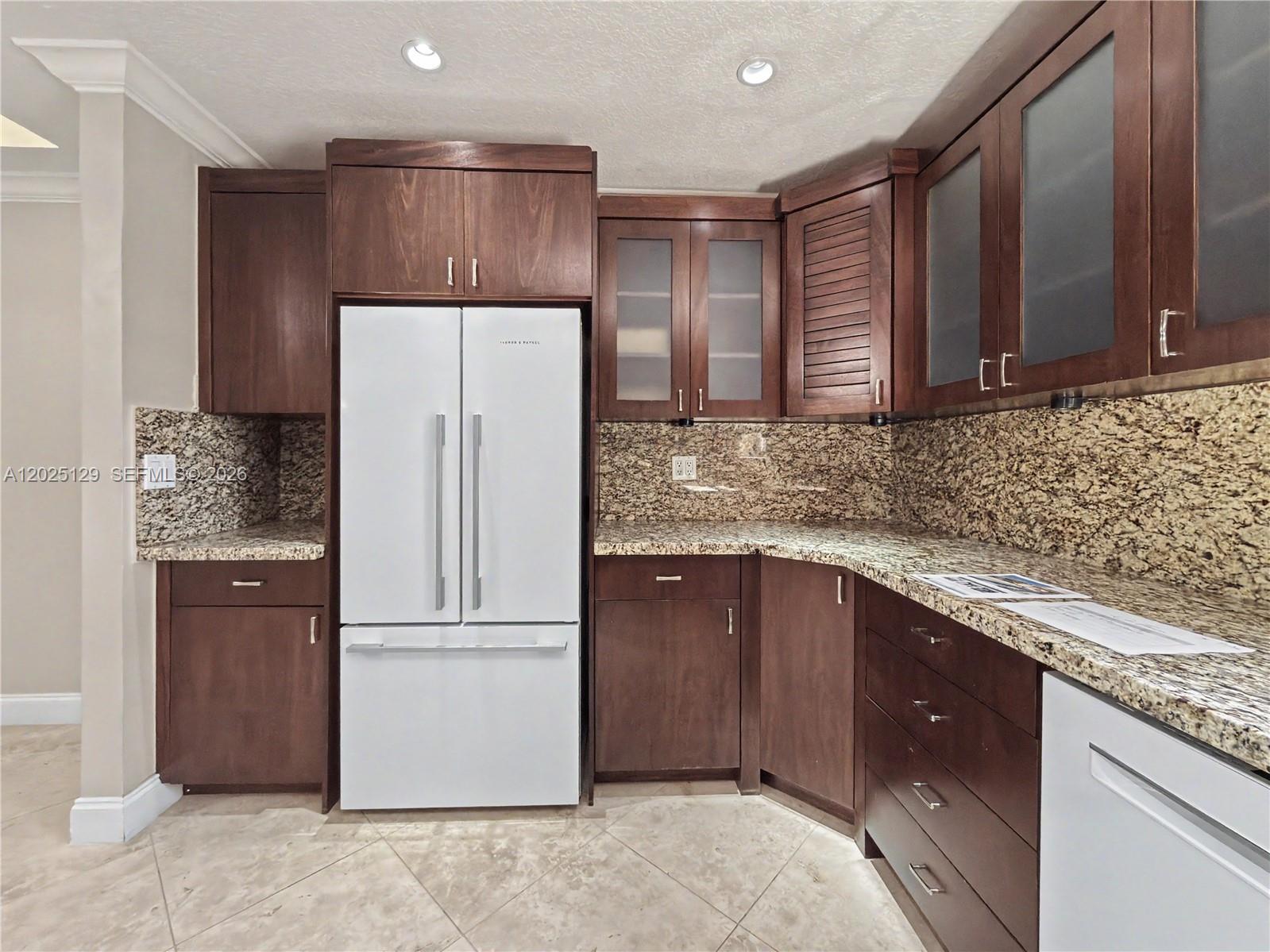 TOWNHOUSES OF EMERALD HIL - Residential